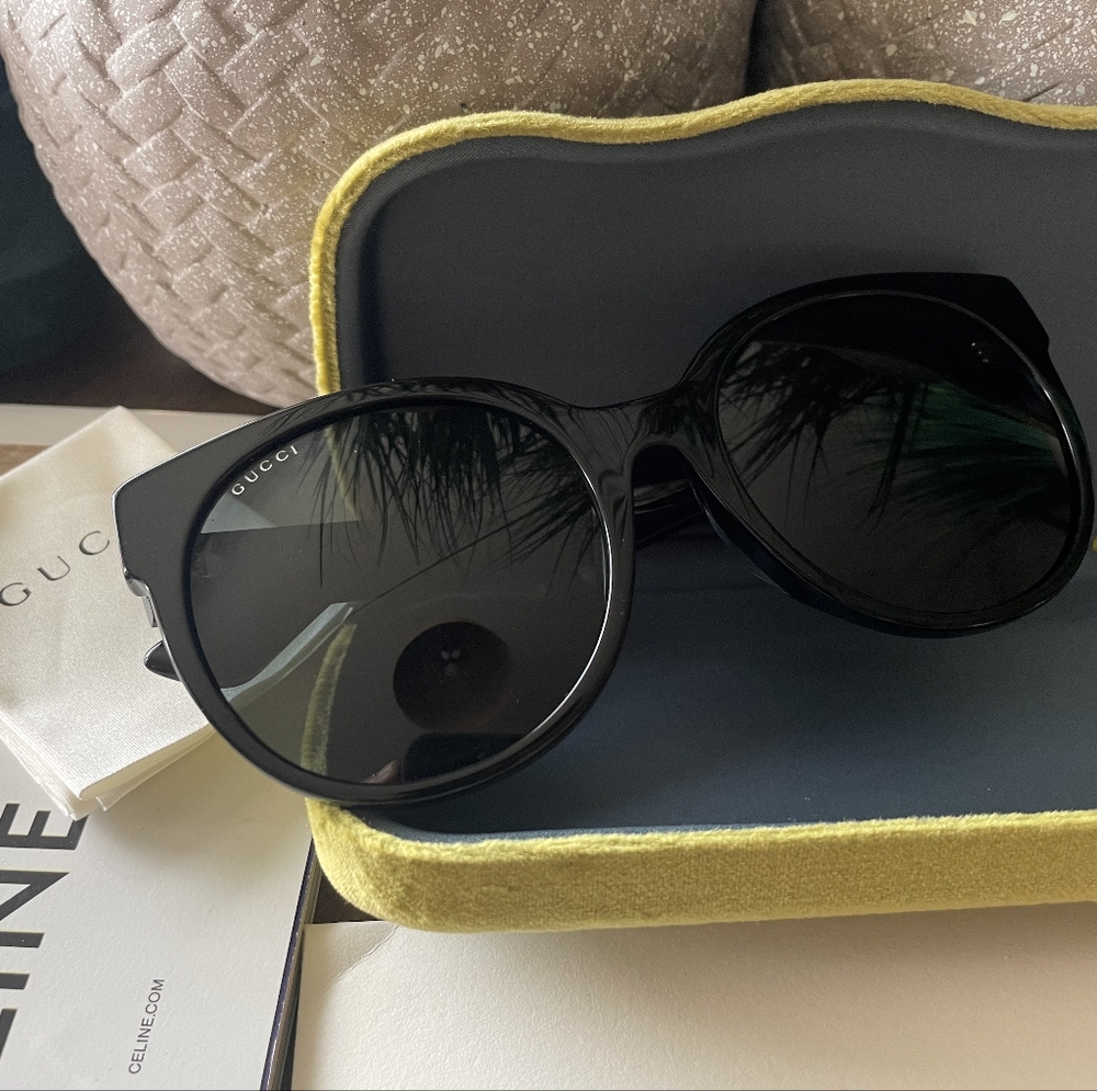 Gucci Black GG 💅✨ Designer Women’s 56mm Sunglasses GG0035SAN 001 56-20-145 - Picture 6 of 7